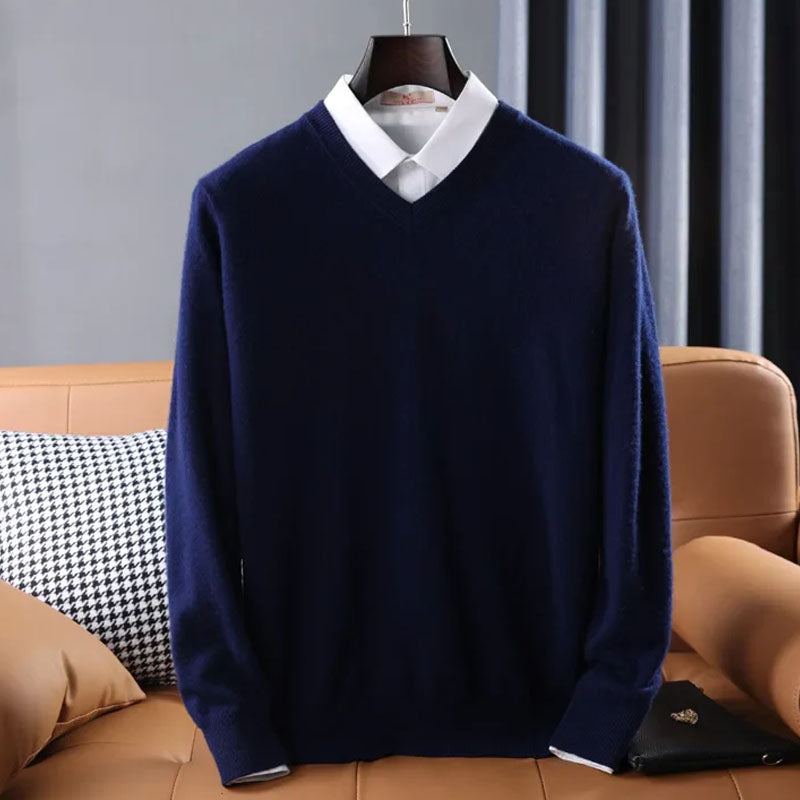 Eleganter Pullover für Herren, ideal für Herbst und Winter, mit weichem Material und zeitlosem Design.