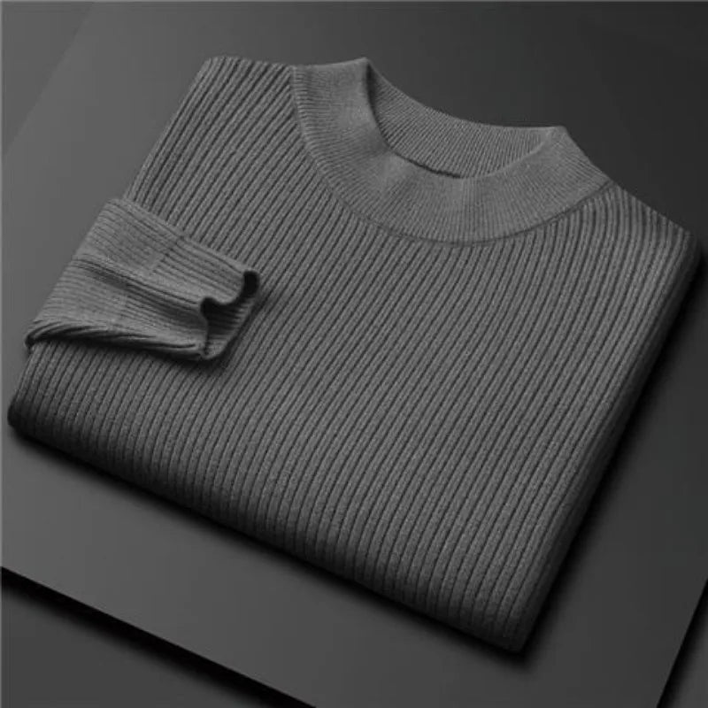 Eleganter warmer Pullover für Männer, ideal für Herbst- und Wintertage, kombiniert Komfort und stilvolles Design.