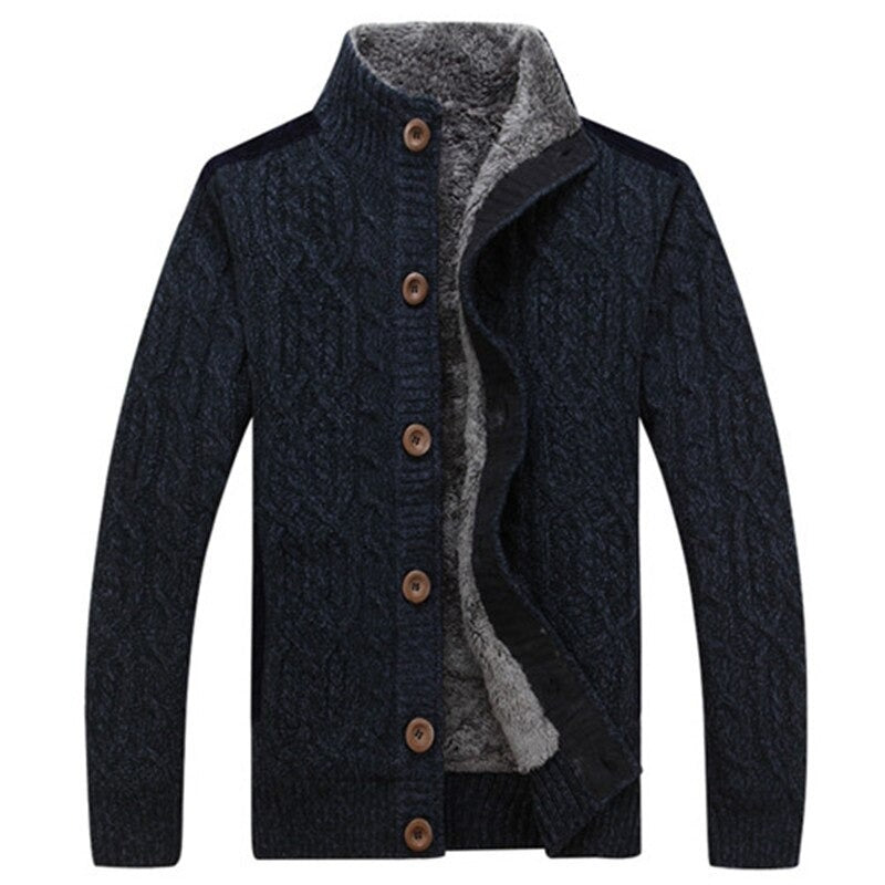 Herren Strickjacke mit Zopfmuster, ideal für kalte Herbst- und Wintertage, aus hochwertigem Strickmaterial mit klassischem Design.