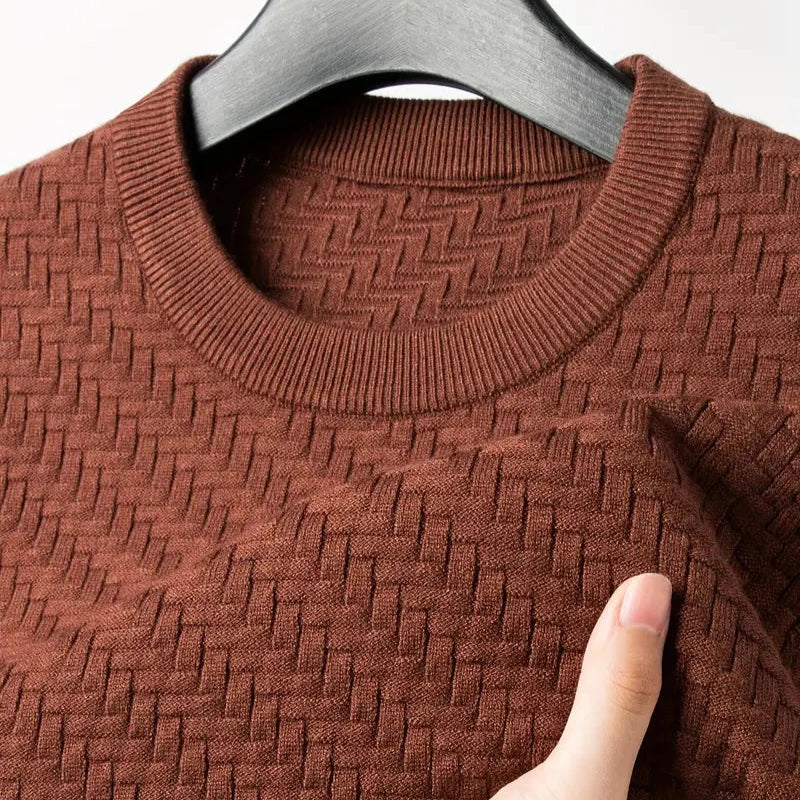 Lässiger Pullover für Männer, ideal für Herbst- und Wintertage, kombiniert Komfort mit einem trendigen Look.