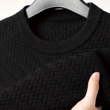 Lässiger Pullover für Männer, ideal für Herbst- und Wintertage, kombiniert Komfort mit einem trendigen Look.