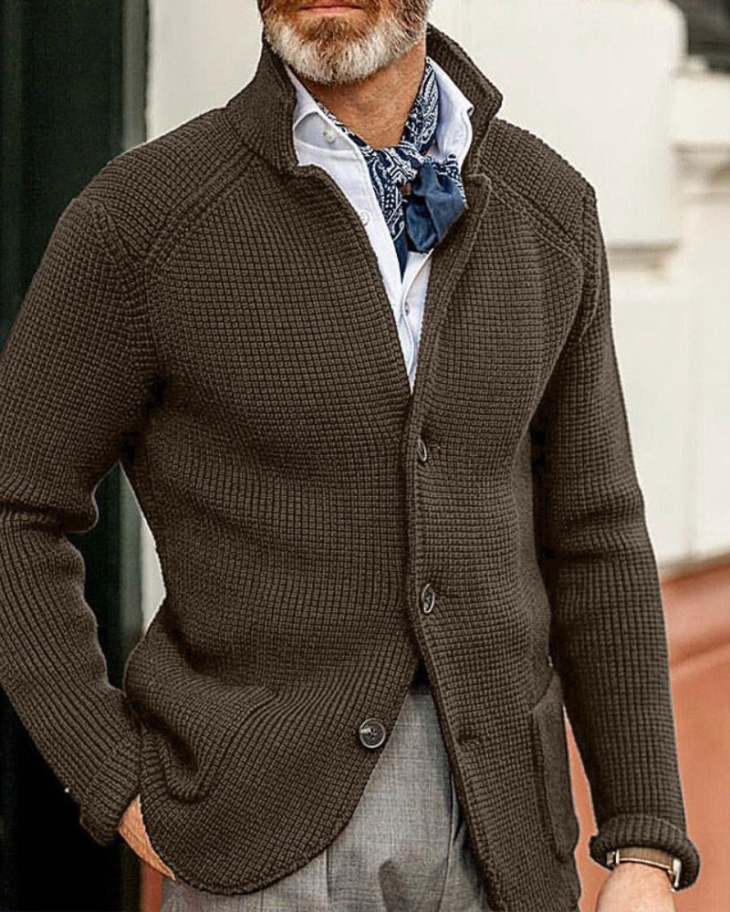 Stylische Strickjacke für Männer, bequem und warm für Herbst- und Wintertage, ideal für Freizeit- und Business-Looks.