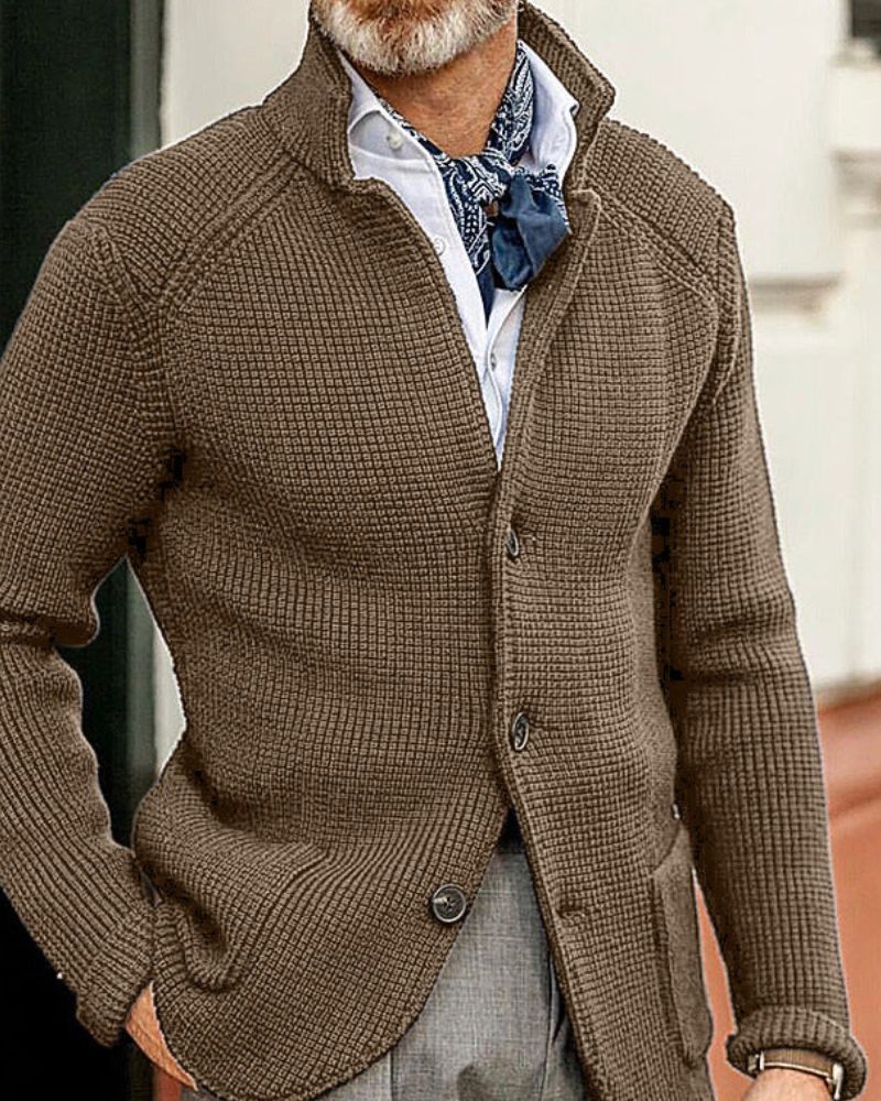 Stylische Strickjacke für Männer, bequem und warm für Herbst- und Wintertage, ideal für Freizeit- und Business-Looks.