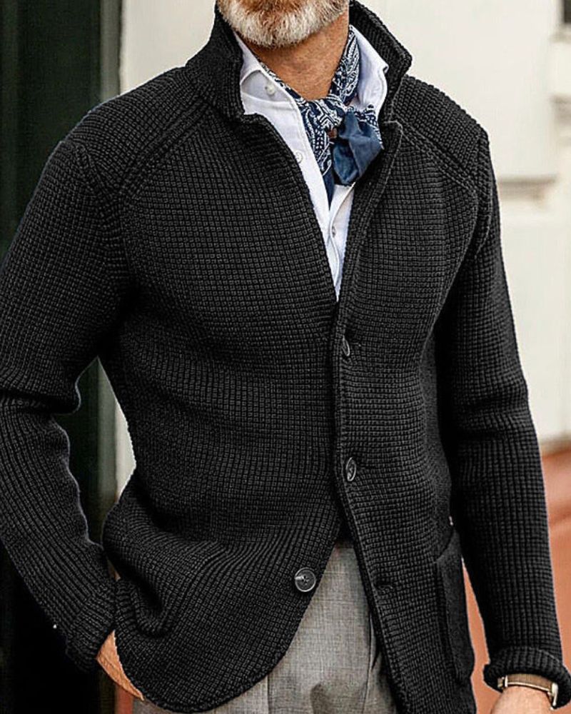 Stylische Strickjacke für Männer, bequem und warm für Herbst- und Wintertage, ideal für Freizeit- und Business-Looks.